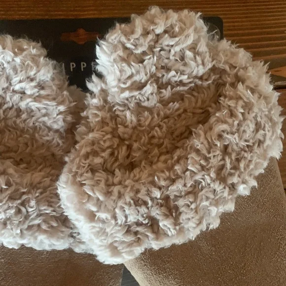 Fuzzy Faux Suede Slippers L/XL (8.5-10.5) - Picture 3 of 5